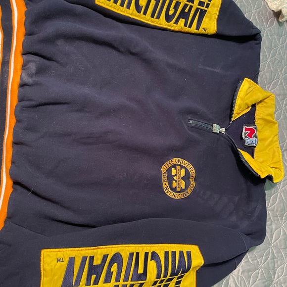 Match 1 University of Michigan half zip sweatshirt. - Picture 3 of 4